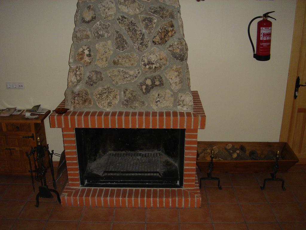 Apartamentos Serrano Ribatajada Zewnętrze zdjęcie